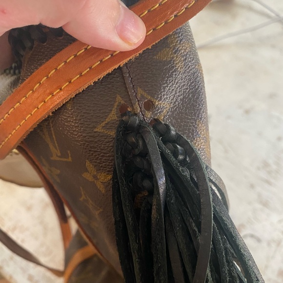 Louis Vuitton unique and customized by Vintage Boho Bags on Instagram. - Picture 7 of 10